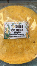 Load image into Gallery viewer, Tortillas de Maiz Agroecológico, Libre de Transgėnicos ( GMO Free, Agroecological Corn Tortillas)5 unidades/ unit
